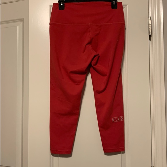 Fleo Vibrant Pink Cropped Leggings, Size XL
Good Condition - Picture 2 of 4